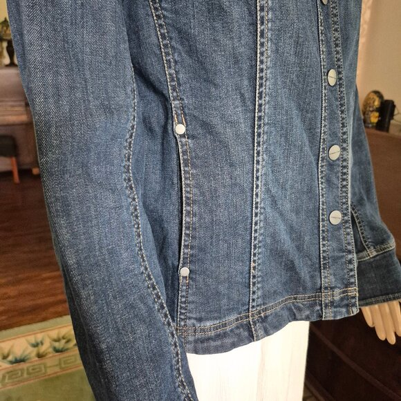 Cold Water Denim Jacket M. EUC - Picture 4 of 9